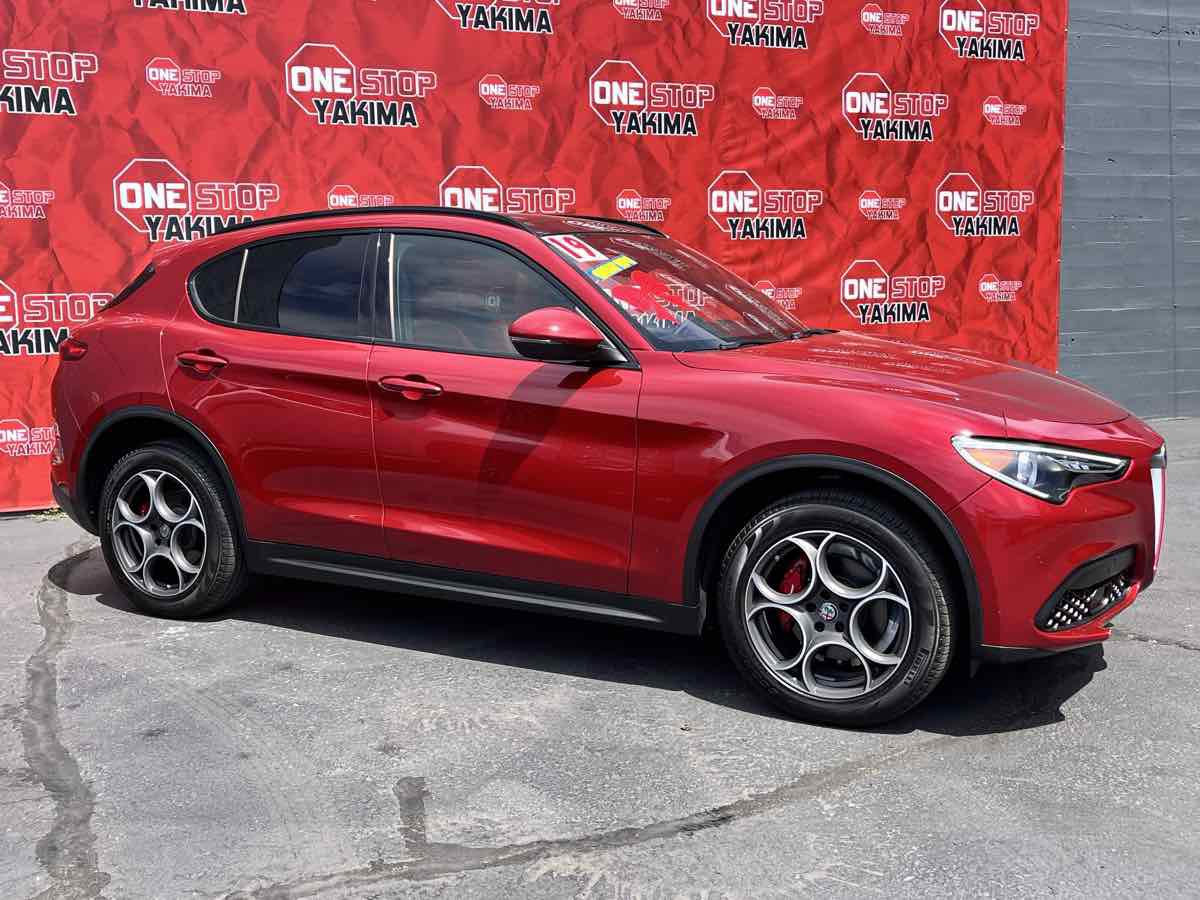 Used 2019 Alfa Romeo Stelvio Ti Sport w/ Quick Order Package 22S Sport AWD/4WD image 4