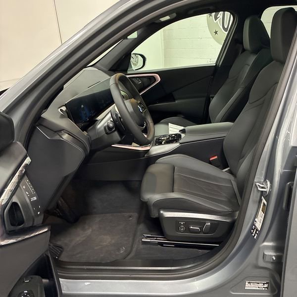 Used 2025 BMW X3 xDrive30i w/ Premium Package image 16