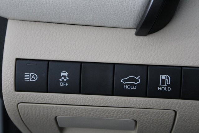 Used 2020 Toyota Camry XLE image 21