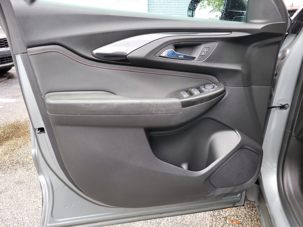 Used 2023 Chevrolet TrailBlazer RS FWD image 14