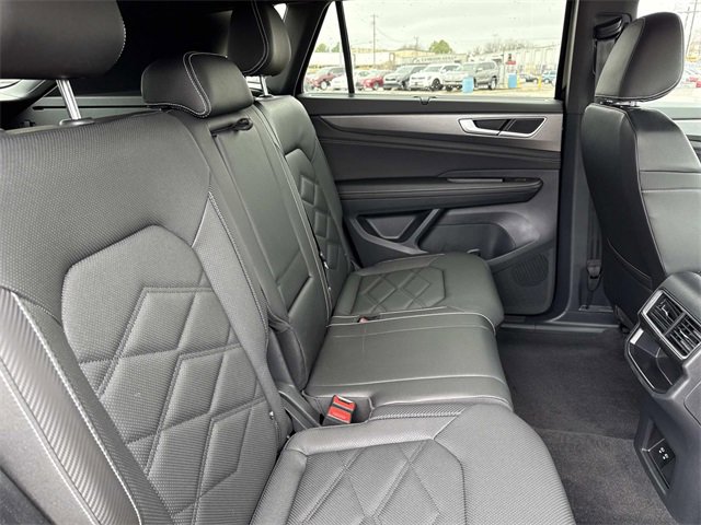 Used 2025 Volkswagen Atlas Cross Sport SE image 17