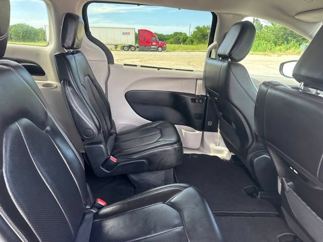 Used 2024 Chrysler Pacifica Touring-L FWD image 18