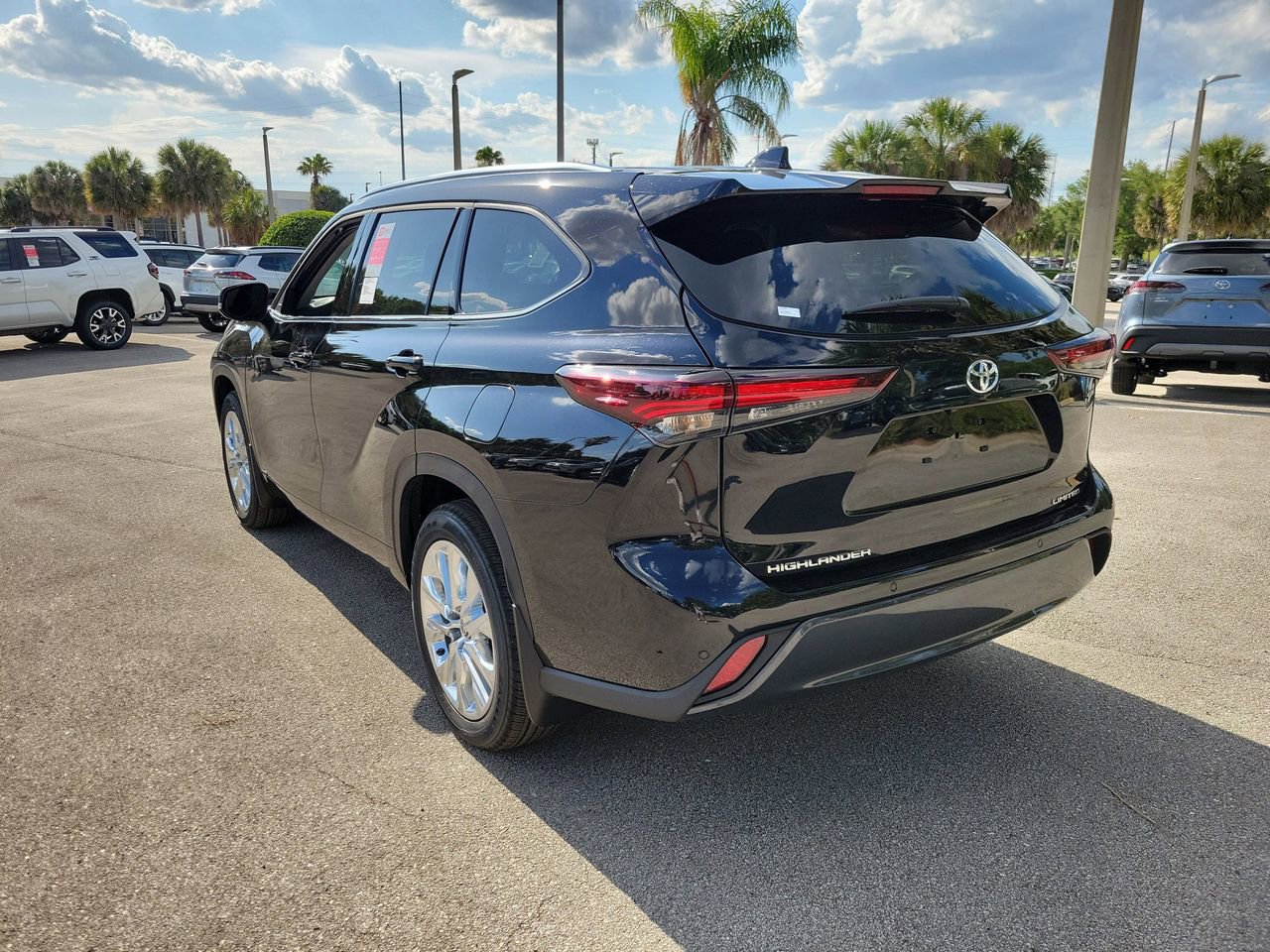 New 2026 Toyota Highlander Limited AWD/4WD image 4