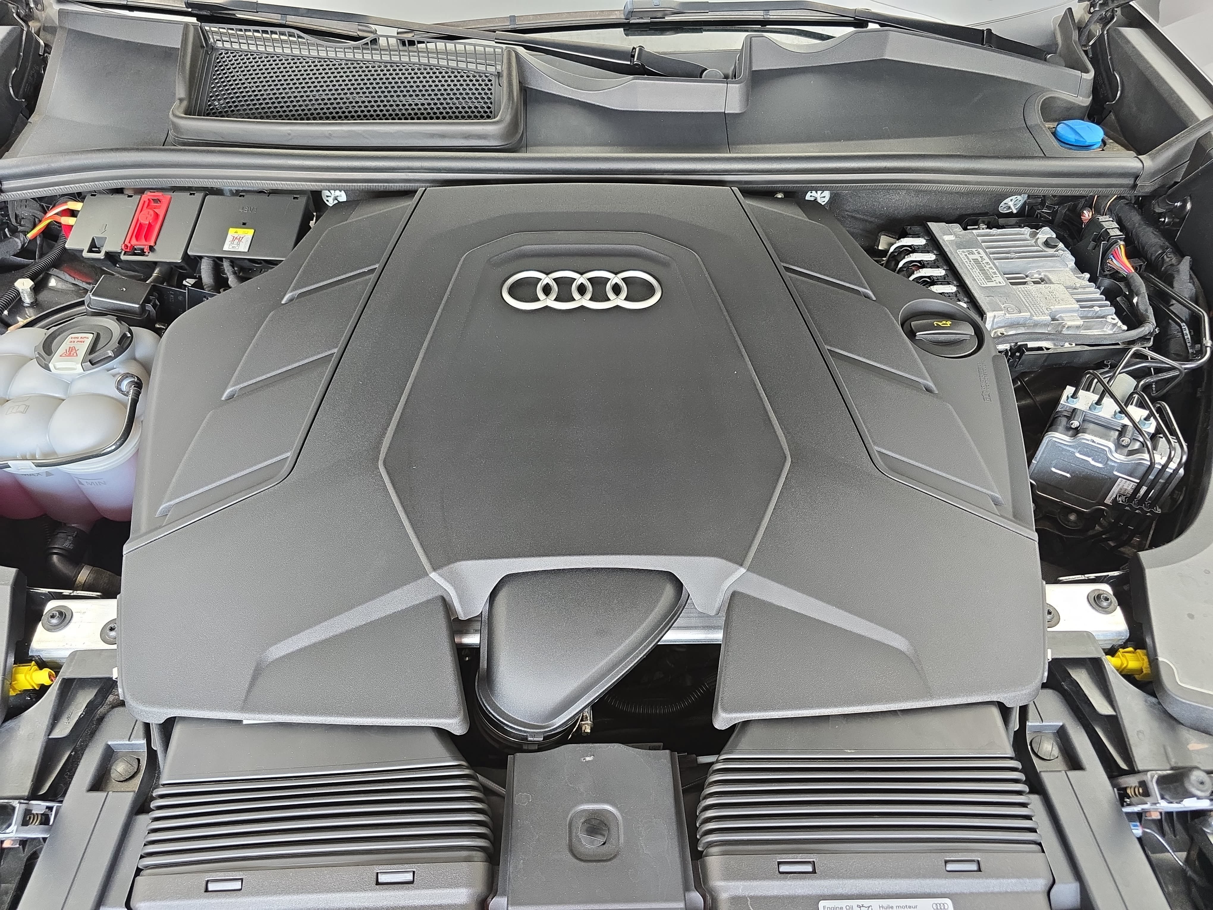 Used 2024 Audi Q8 Premium Plus AWD/4WD image 31