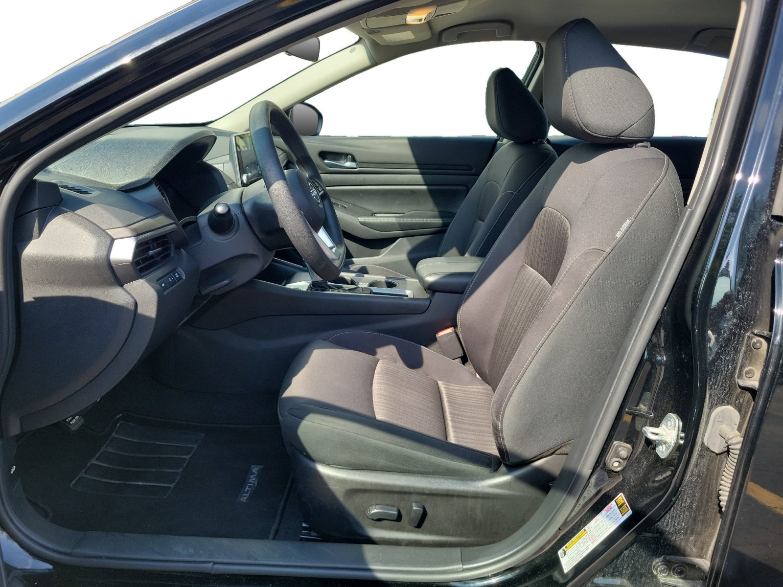 Used 2025 Nissan Altima 2.5 SV FWD image 20
