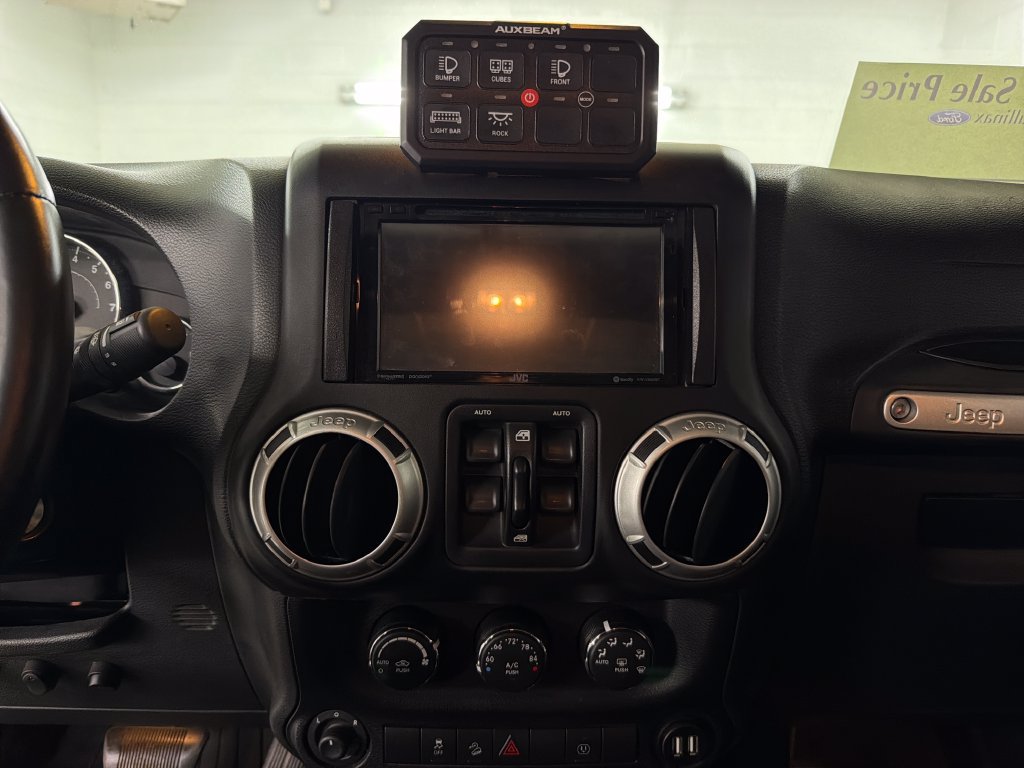 Used 2015 Jeep Wrangler Unlimited Rubicon w/ Connectivity Group AWD/4WD image 20
