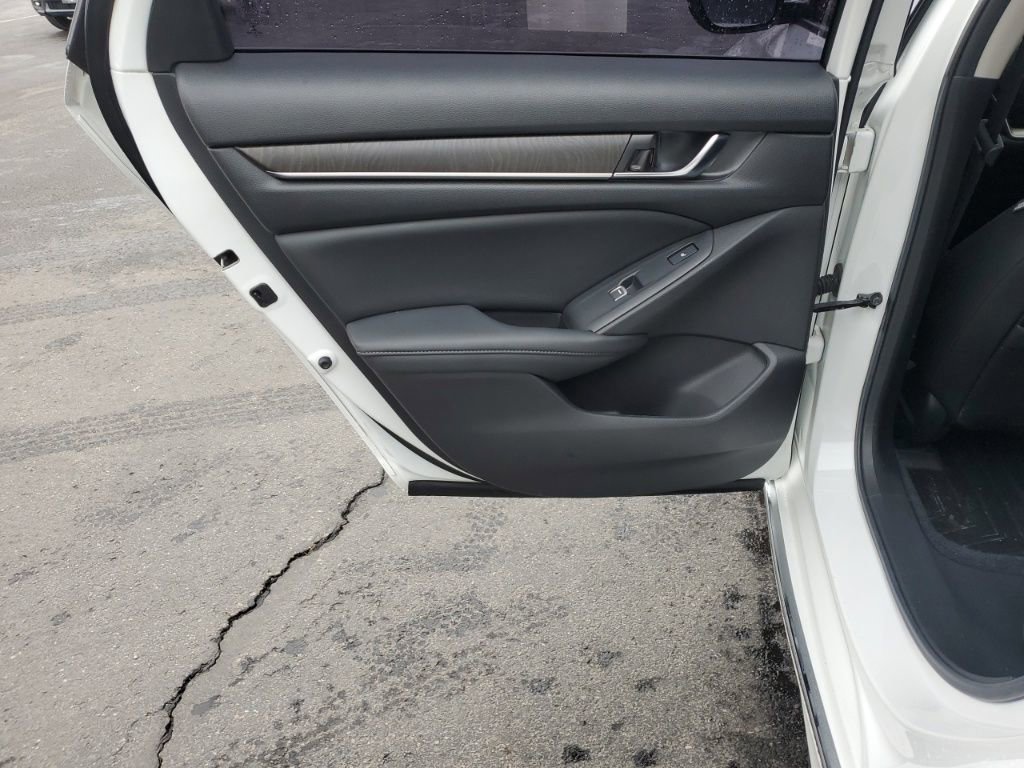 Used 2021 Honda Accord Touring image 25
