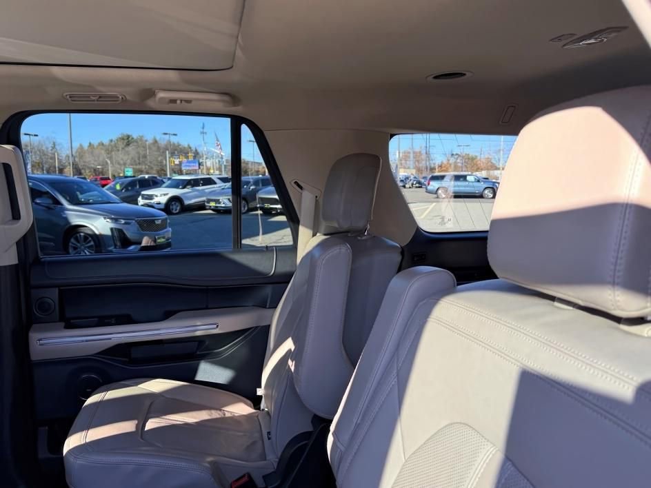 Used 2023 Ford Expedition Max Limited image 9