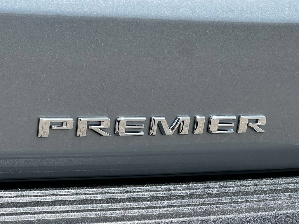 Used 2025 Chevrolet Suburban Premier AWD/4WD image 11