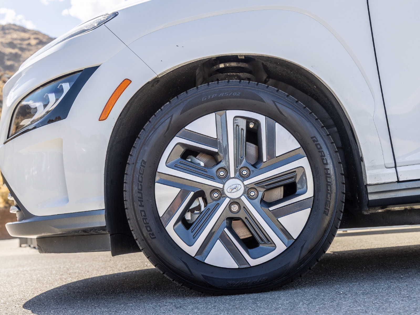 Used 2023 Hyundai Kona Limited FWD image 5
