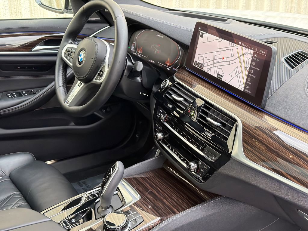Used 2023 BMW M550i xDrive w/ Executive Package image 9
