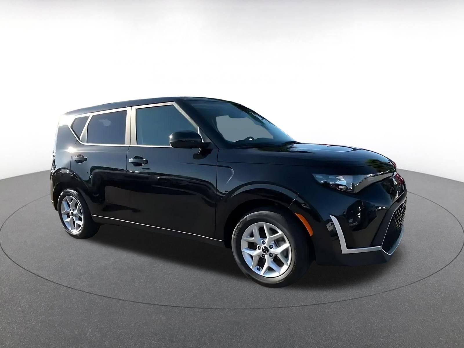 Used 2025 Kia Soul LX w/ LX Technology Package FWD video 2