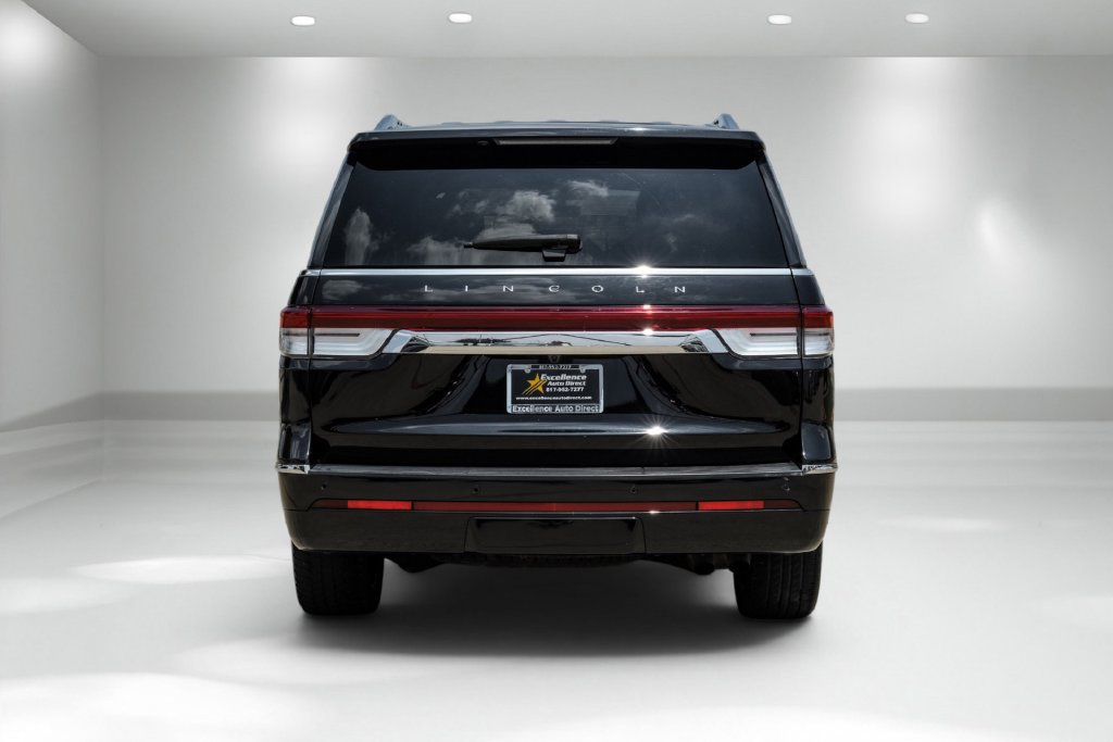 Used 2022 Lincoln Navigator Reserve AWD/4WD image 8