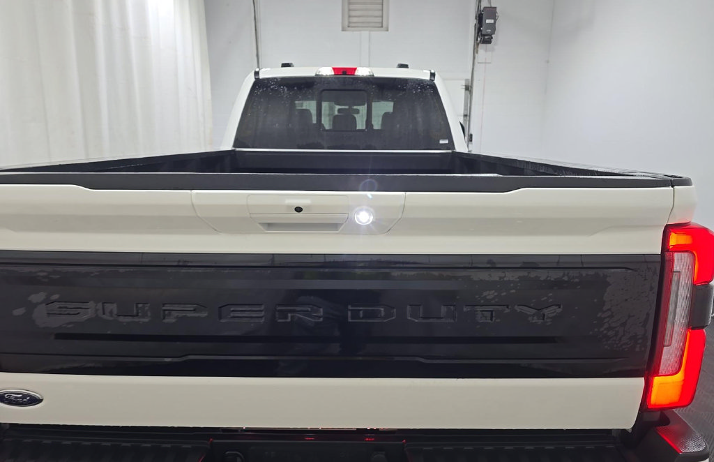 Used 2025 Ford F450 Platinum w/ FX4 Off-Road Package AWD/4WD image 4