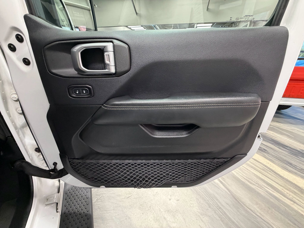 Used 2018 Jeep Wrangler Unlimited Sahara w/ Uconnect 4C Nav & Sound Group image 37