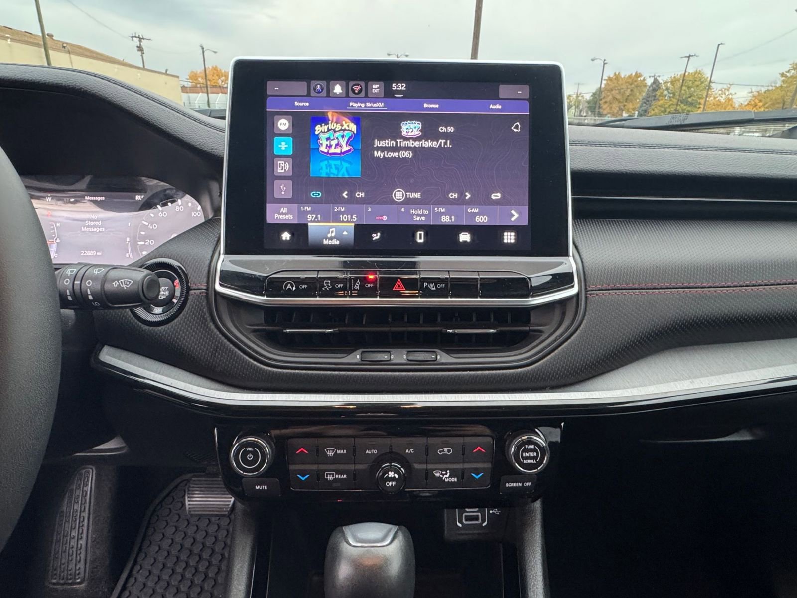 Used 2025 Jeep Compass Trailhawk image 18