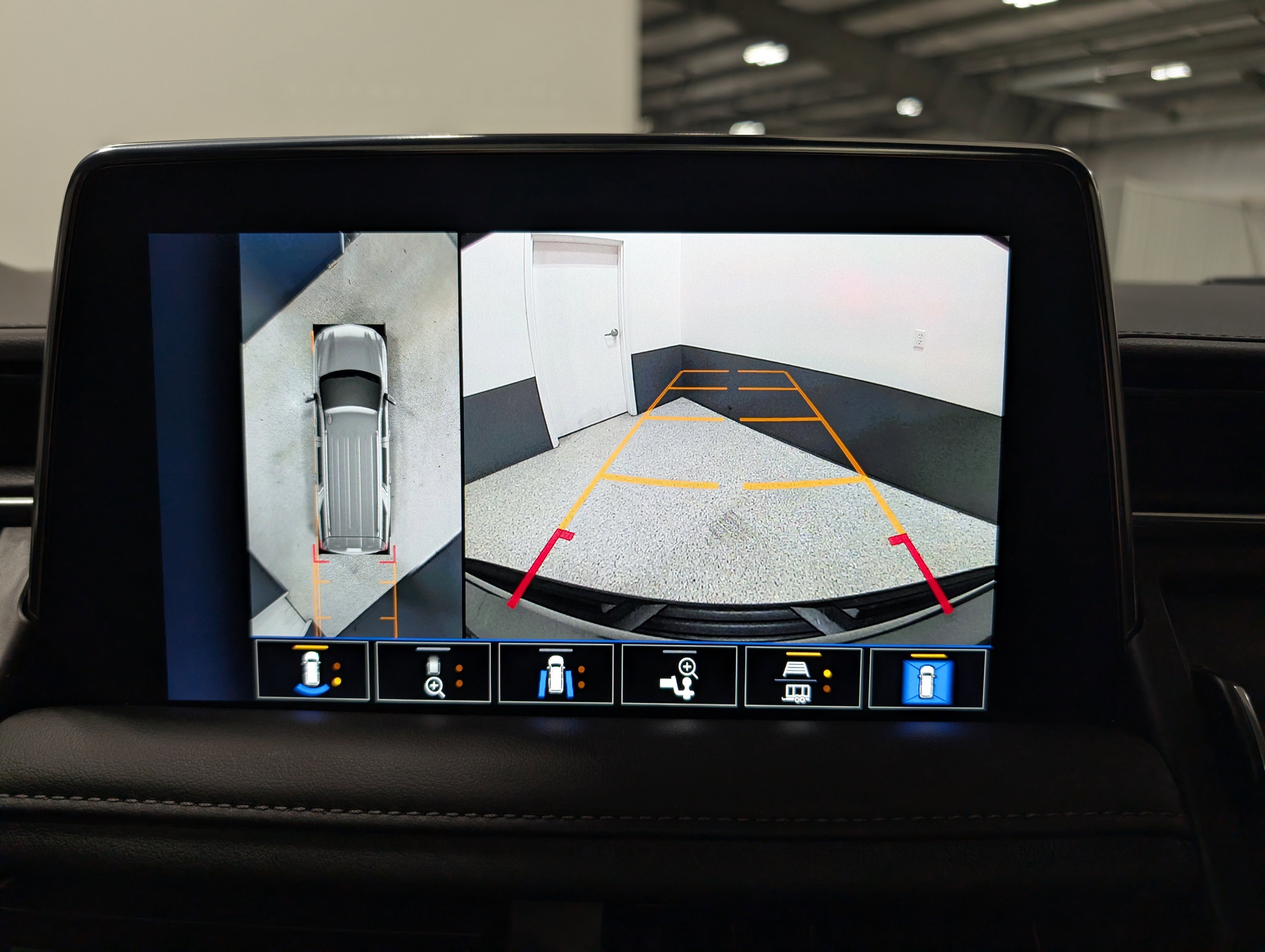 Used 2023 Chevrolet Suburban Z71 w/ Luxury Package image 30