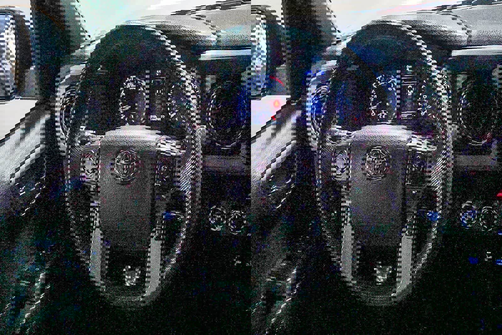 Used 2019 Toyota Tacoma TRD Off-Road w/ Technology Package AWD/4WD image 16