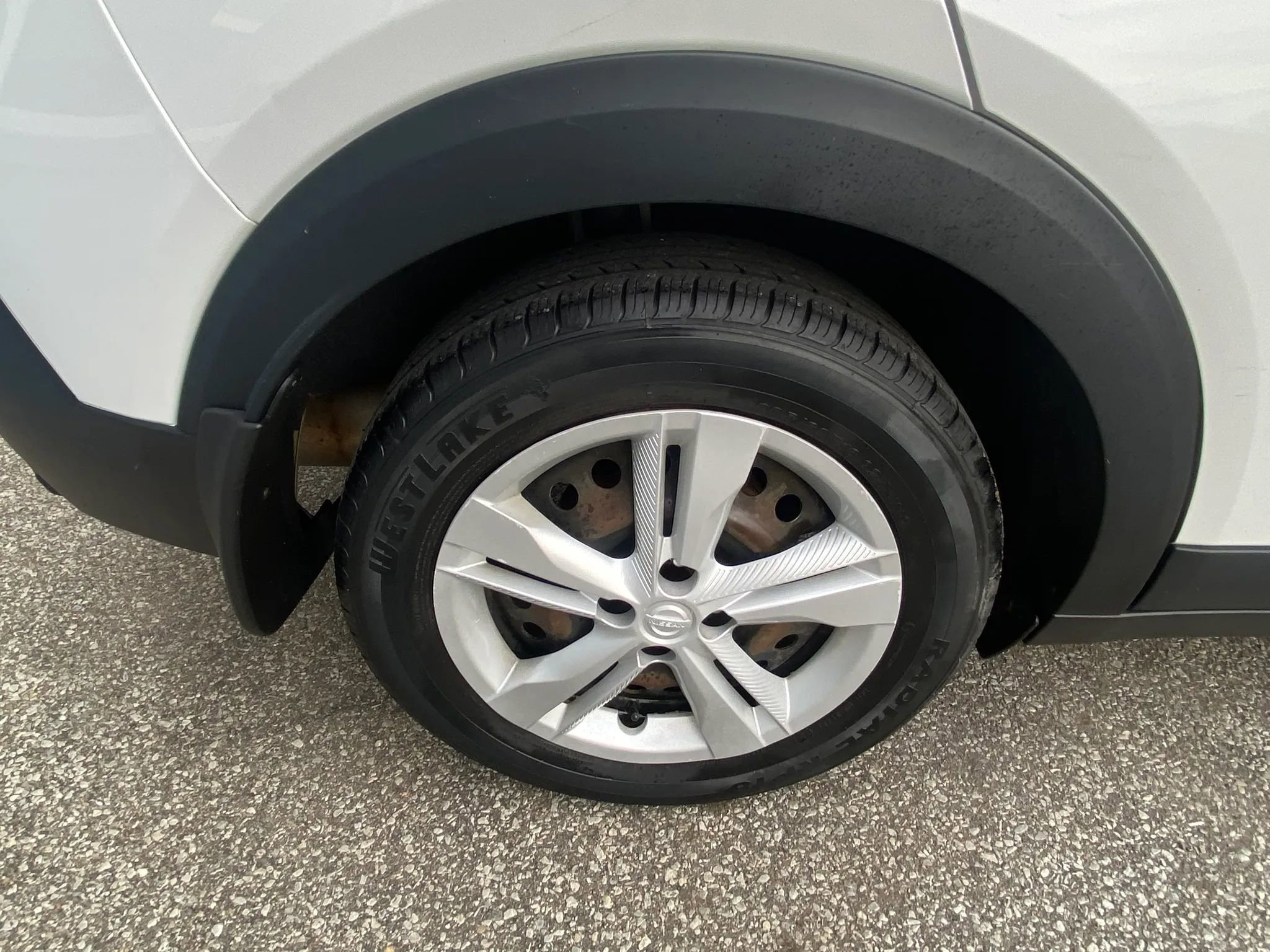 Used 2018 Nissan Kicks S image 19