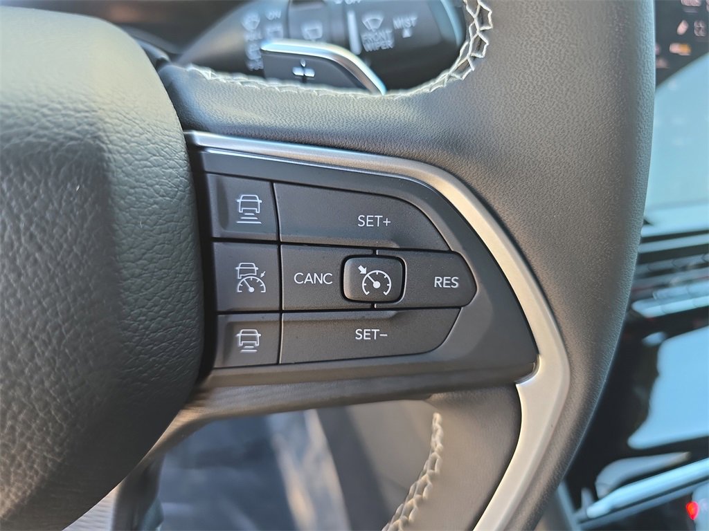 New 2025 Jeep Grand Cherokee Laredo w/ Luxury Tech Group I image 19