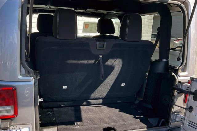 Used 2018 Jeep Wrangler Sahara w/ Connectivity Group image 32