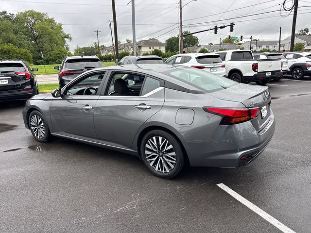 Used 2025 Nissan Altima 2.5 SV FWD image 4