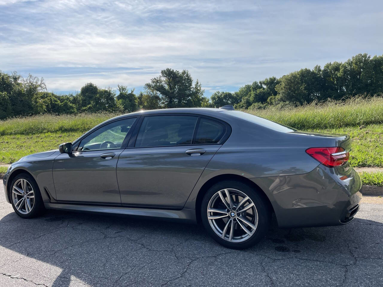 Used 2016 BMW 750i RWD image 4