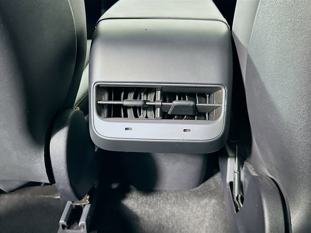 Used 2025 Tesla Model Y Long Range image 25