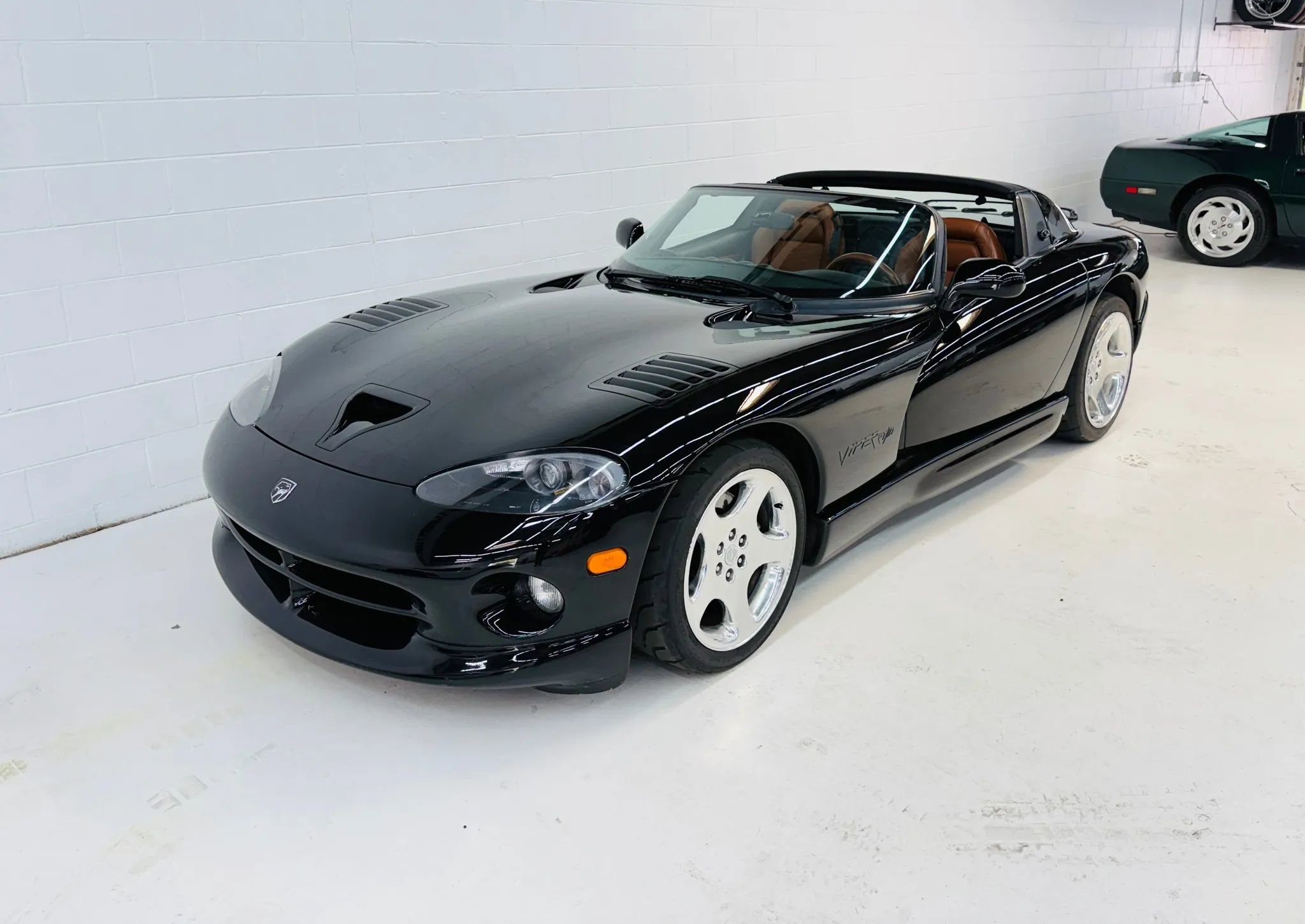 Used 2000 Dodge Viper RT/10 image 14