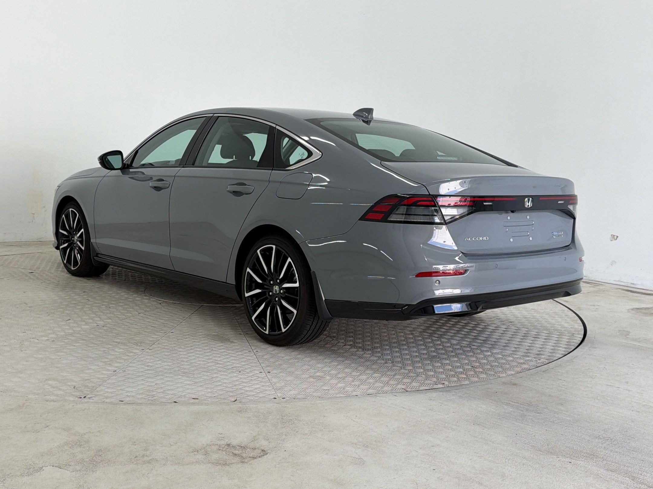 Used 2025 Honda Accord Touring image 3
