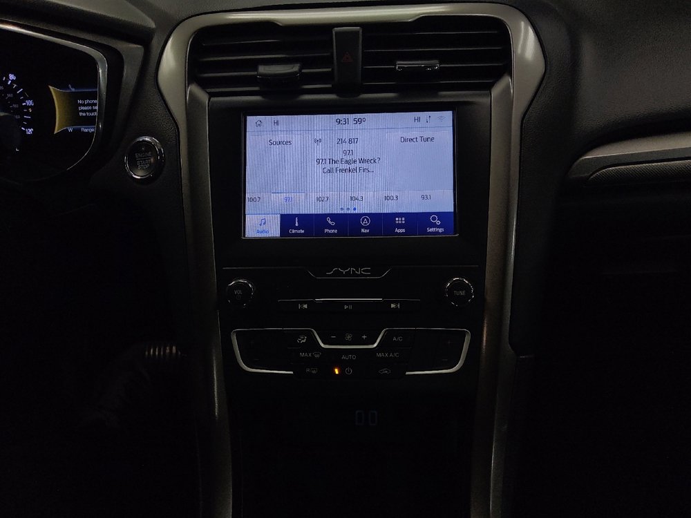 Used 2020 Ford Fusion SE image 25