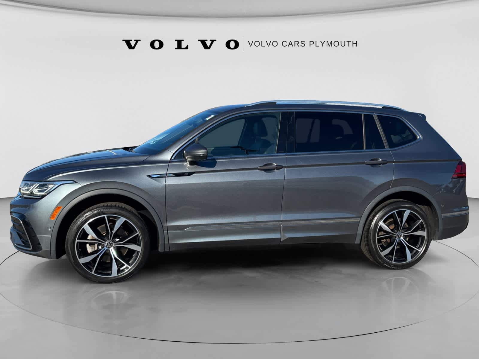 Used 2022 Volkswagen Tiguan SEL R-Line AWD/4WD image 4