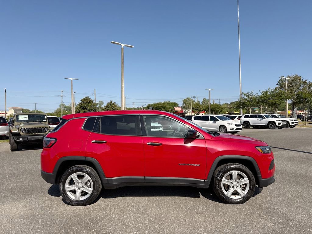 Used 2023 Jeep Compass Sport image 2