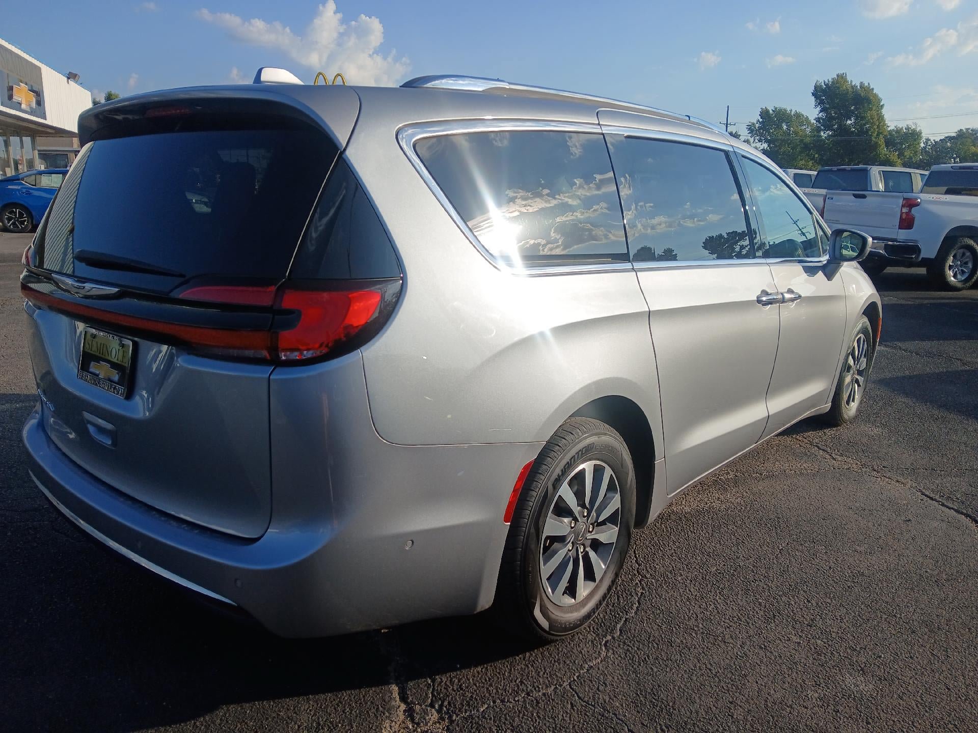 Used 2021 Chrysler Pacifica Touring-L w/ Premium & Safety Sphere Group FWD image 5