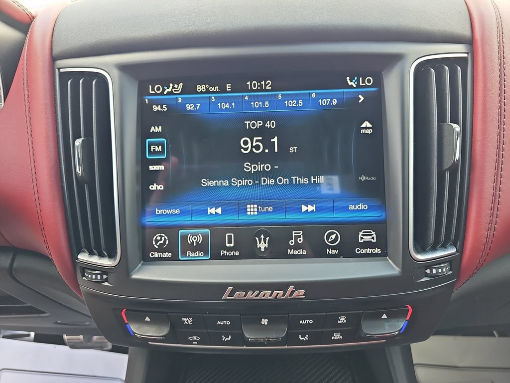 Used 2019 Maserati Levante GranLusso AWD/4WD image 21
