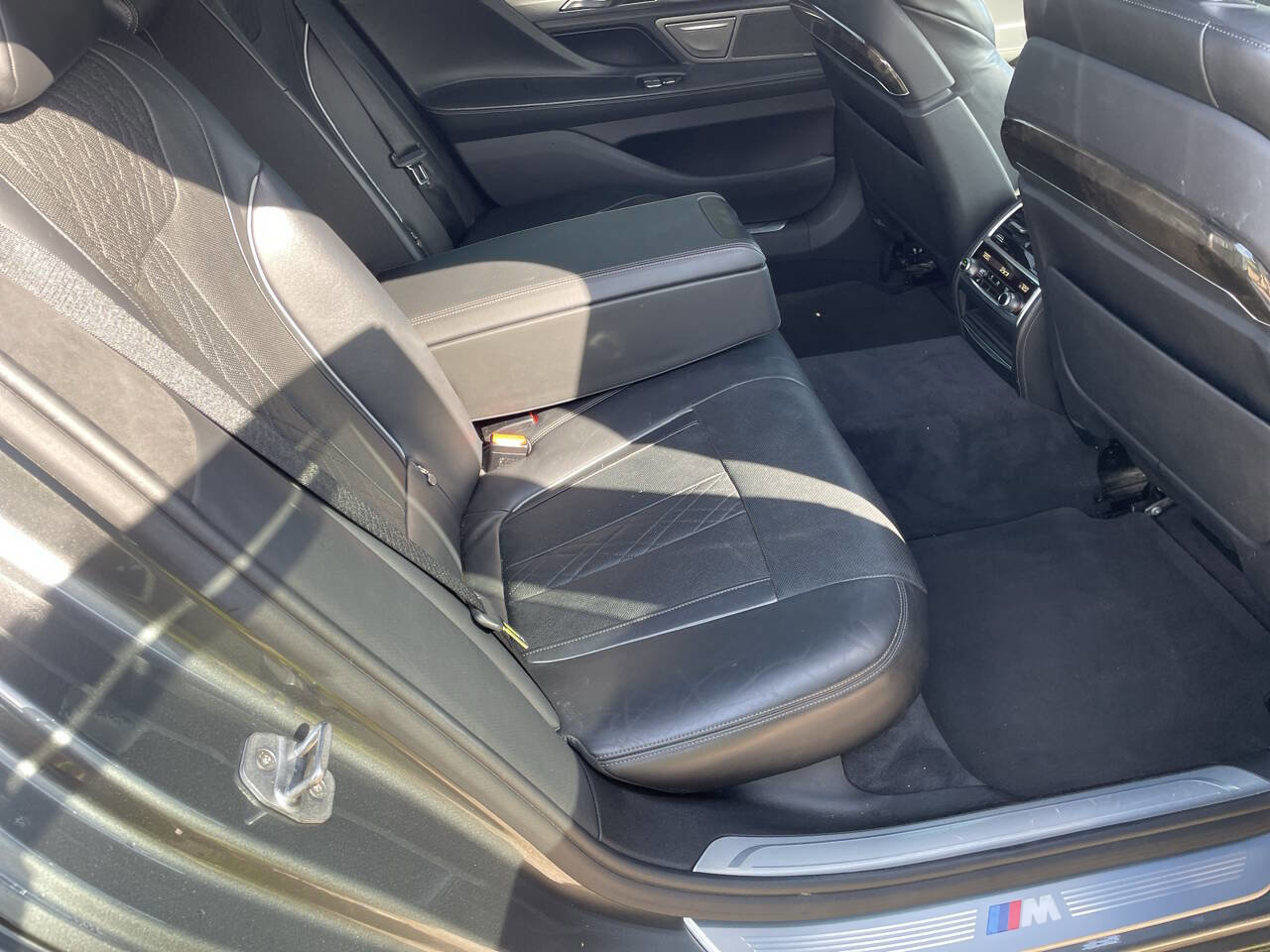 Used 2016 BMW 750i RWD image 32