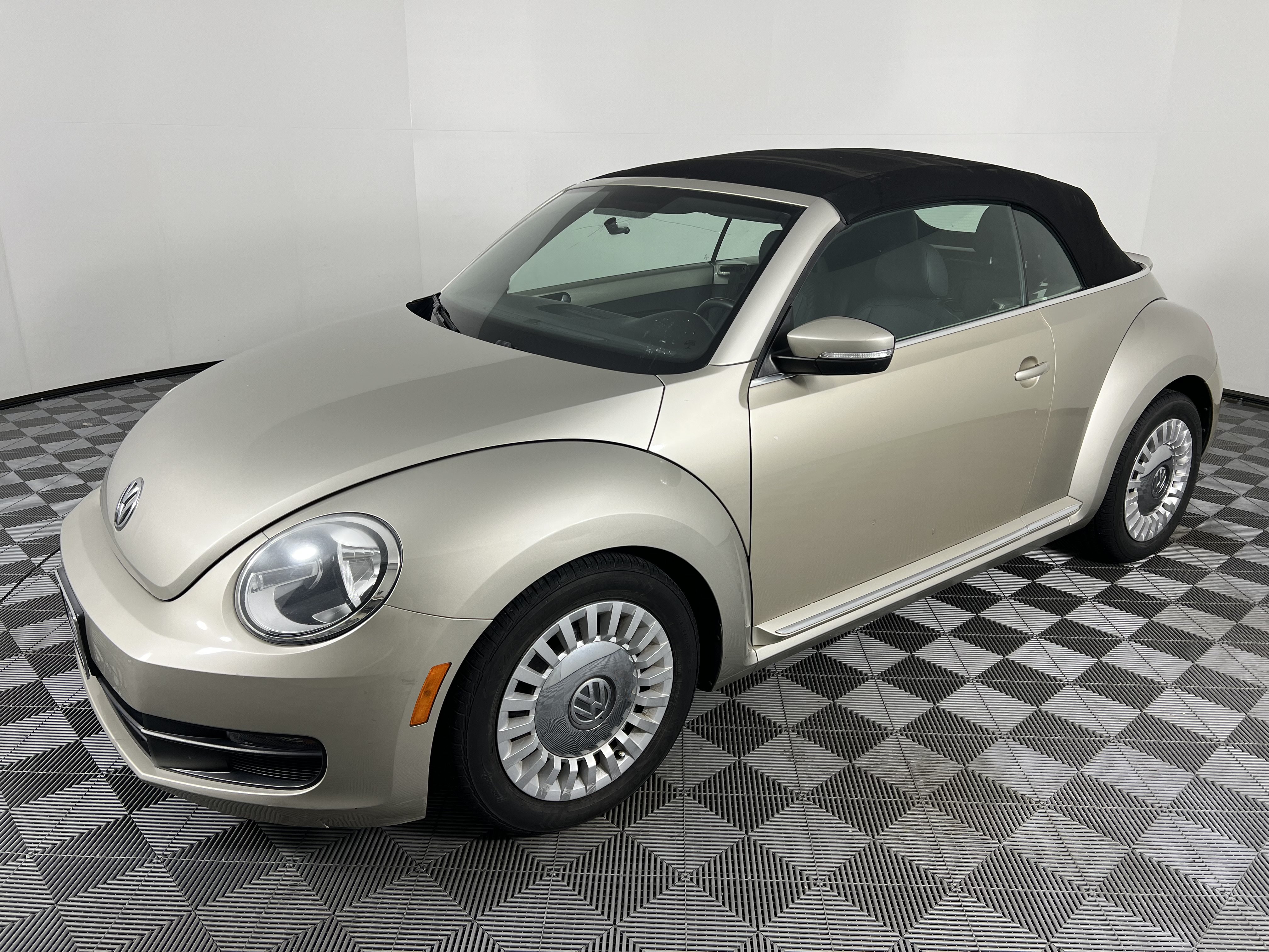 Used 2015 Volkswagen Beetle 1.8T FWD image 10