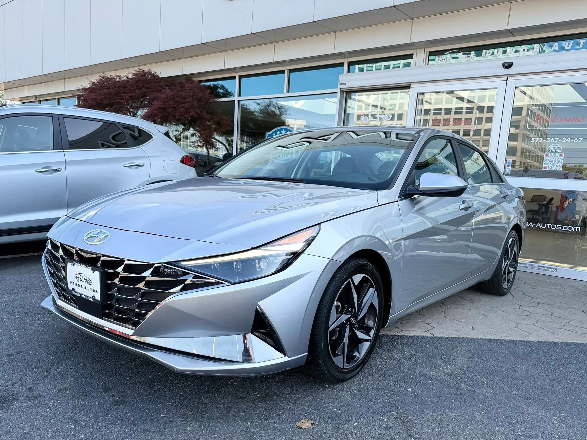 Used 2021 Hyundai Elantra Limited w/ Cargo Package FWD image 3