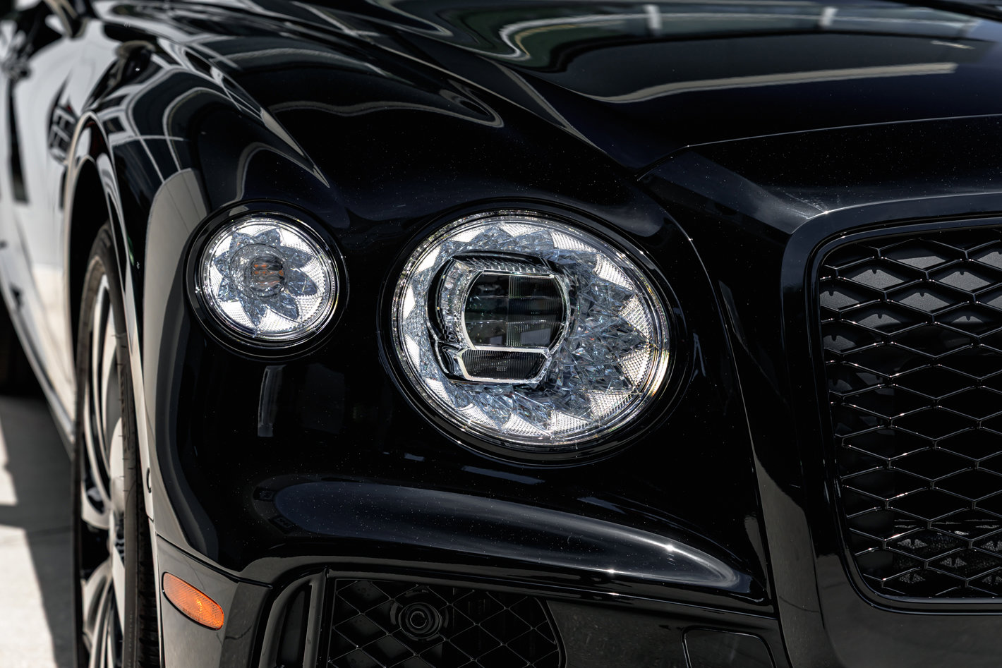 New 2025 Bentley Flying Spur Plug-In Hybrid image 8
