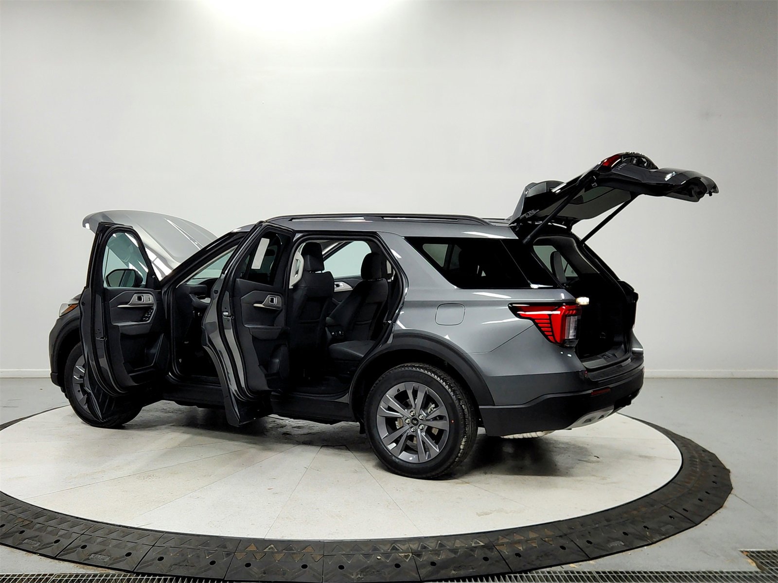 New 2026 Ford Explorer Active image 13