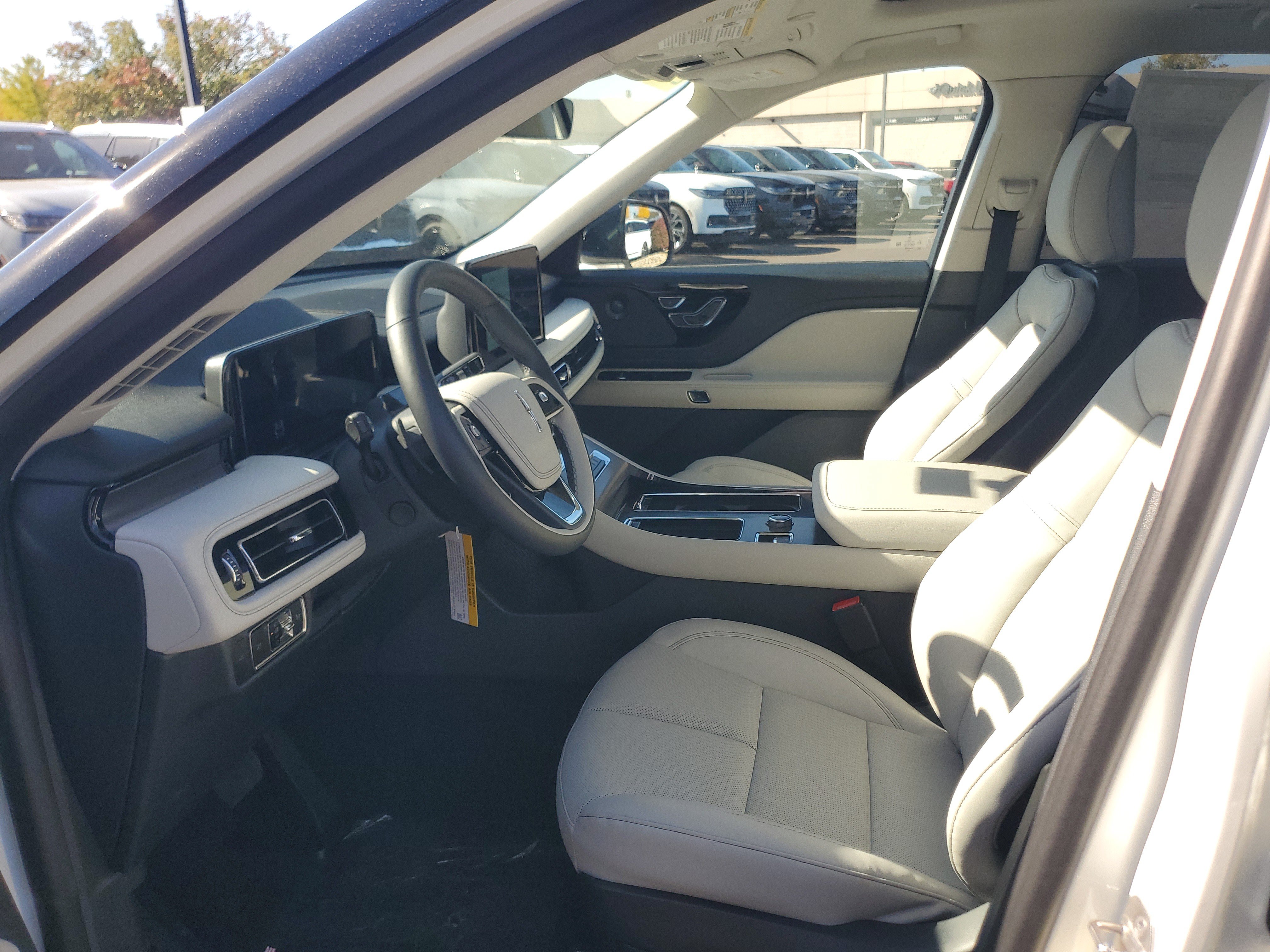 New 2027 Lincoln Aviator AWD image 11
