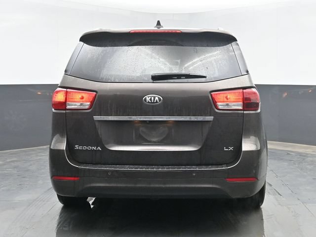 Used 2017 Kia Sedona LX w/ LX Essentials Premium Package FWD image 9