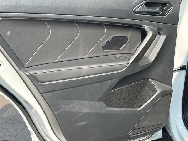 Used 2022 Volkswagen Tiguan SEL R-Line image 21