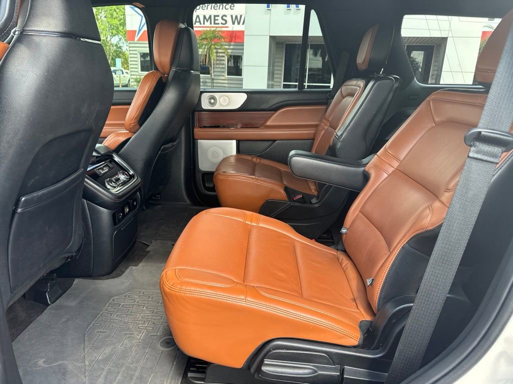 Used 2021 Lincoln Navigator Reserve w/ Luxury Package AWD/4WD image 14