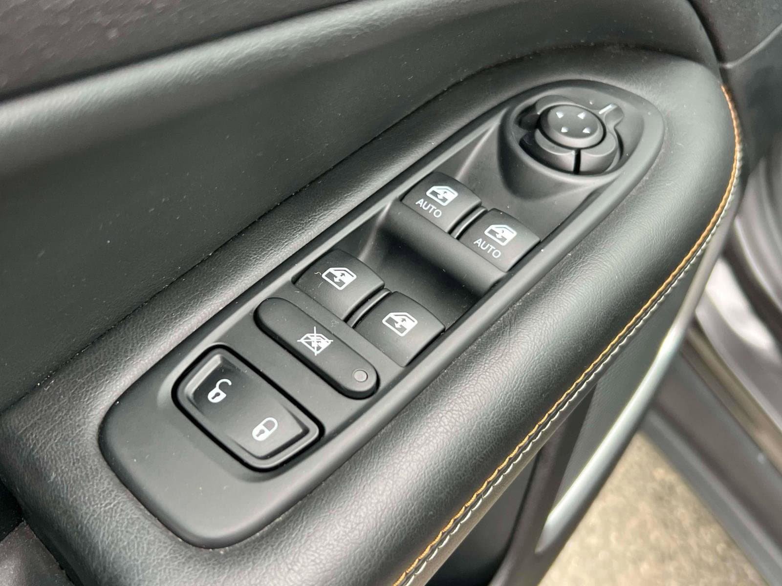 Used 2019 Jeep Compass Latitude w/ Cold Weather Group AWD/4WD image 18