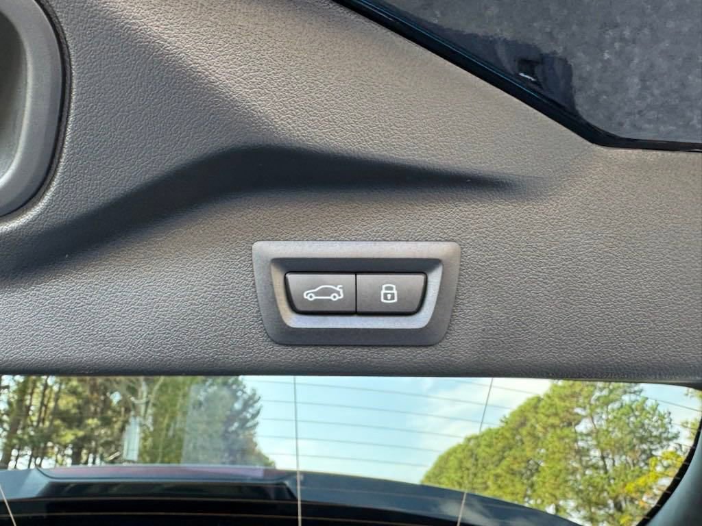 Used 2025 BMW X5 xDrive50e w/ M Sport Package image 18