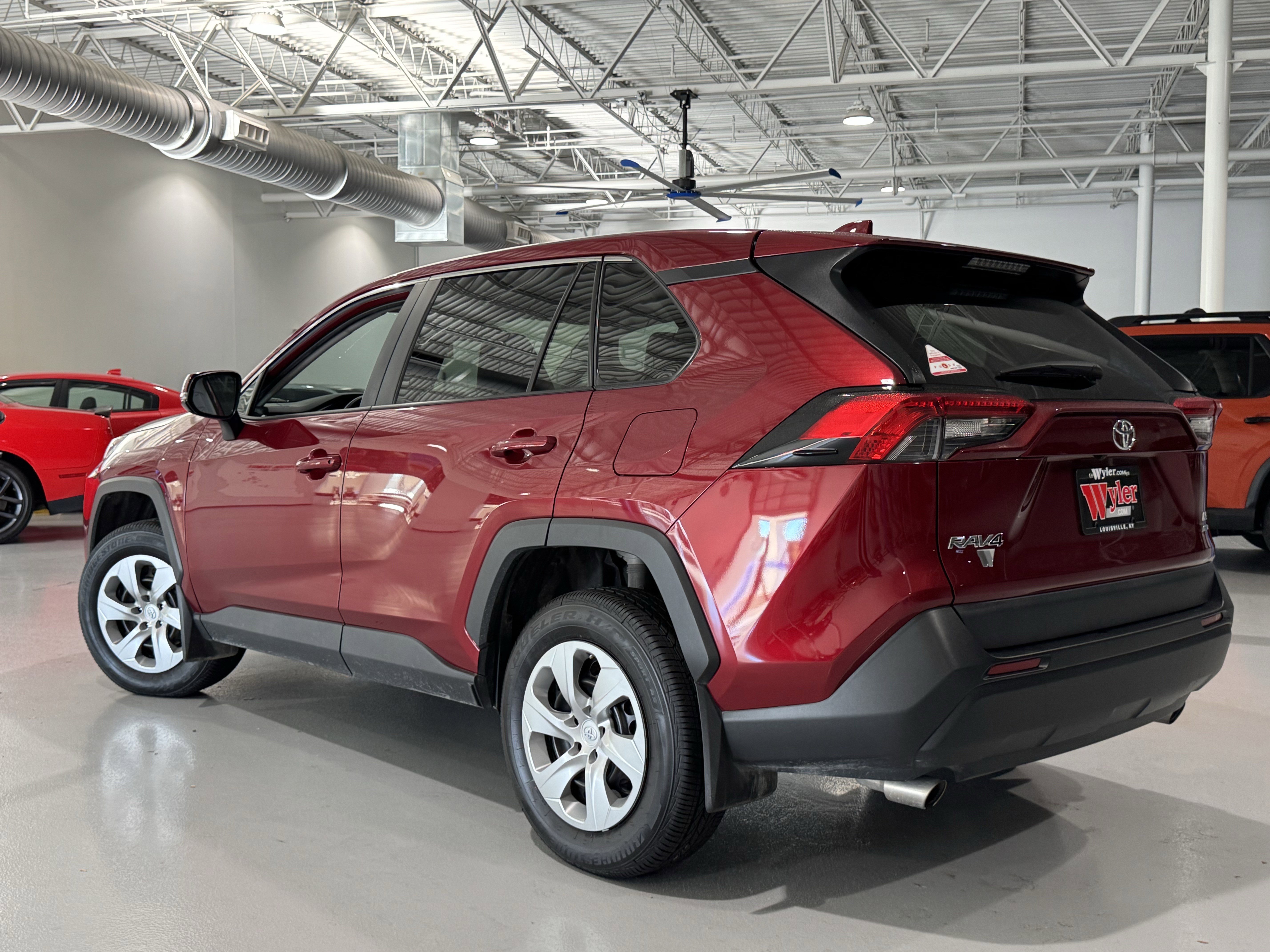 Used 2022 Toyota RAV4 LE image 17