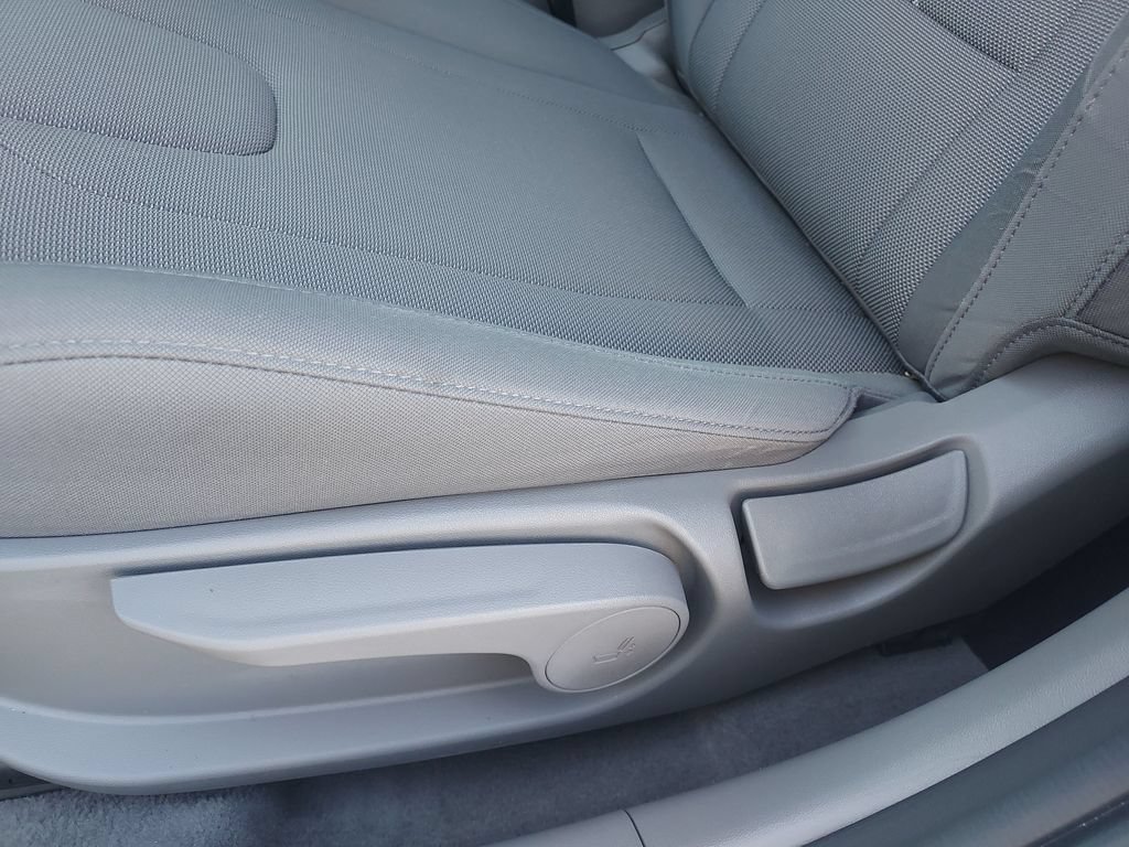 Used 2025 Hyundai Elantra SE FWD image 18