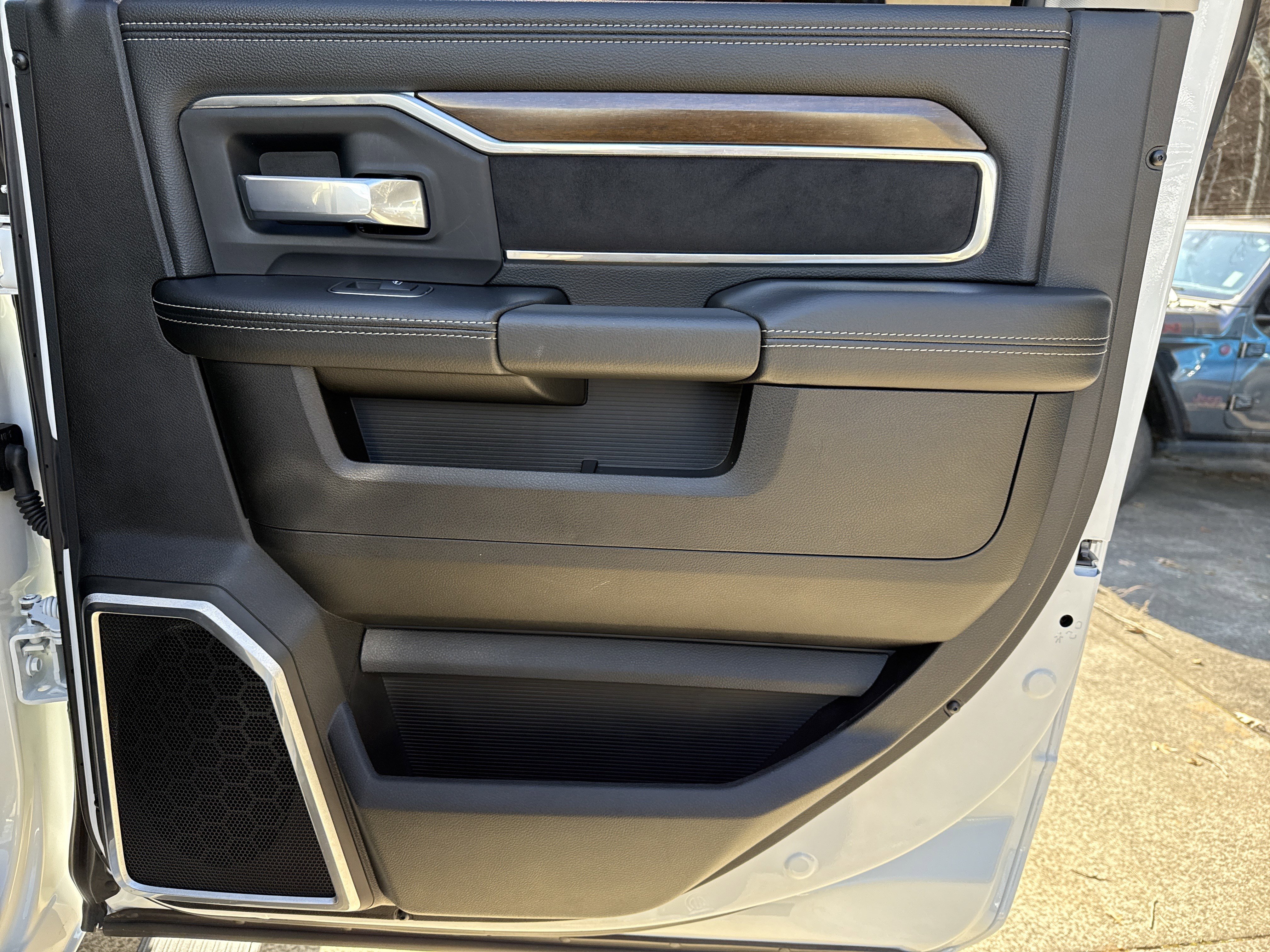 Used 2024 RAM 3500 Laramie w/ Towing Technology Group image 18