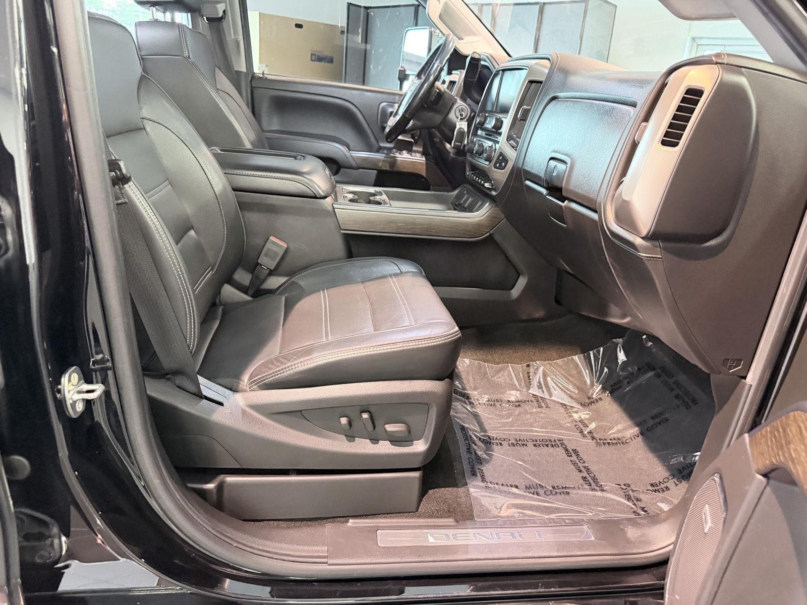 Used 2018 GMC Sierra 2500 Denali w/ Duramax Plus Package AWD/4WD image 28
